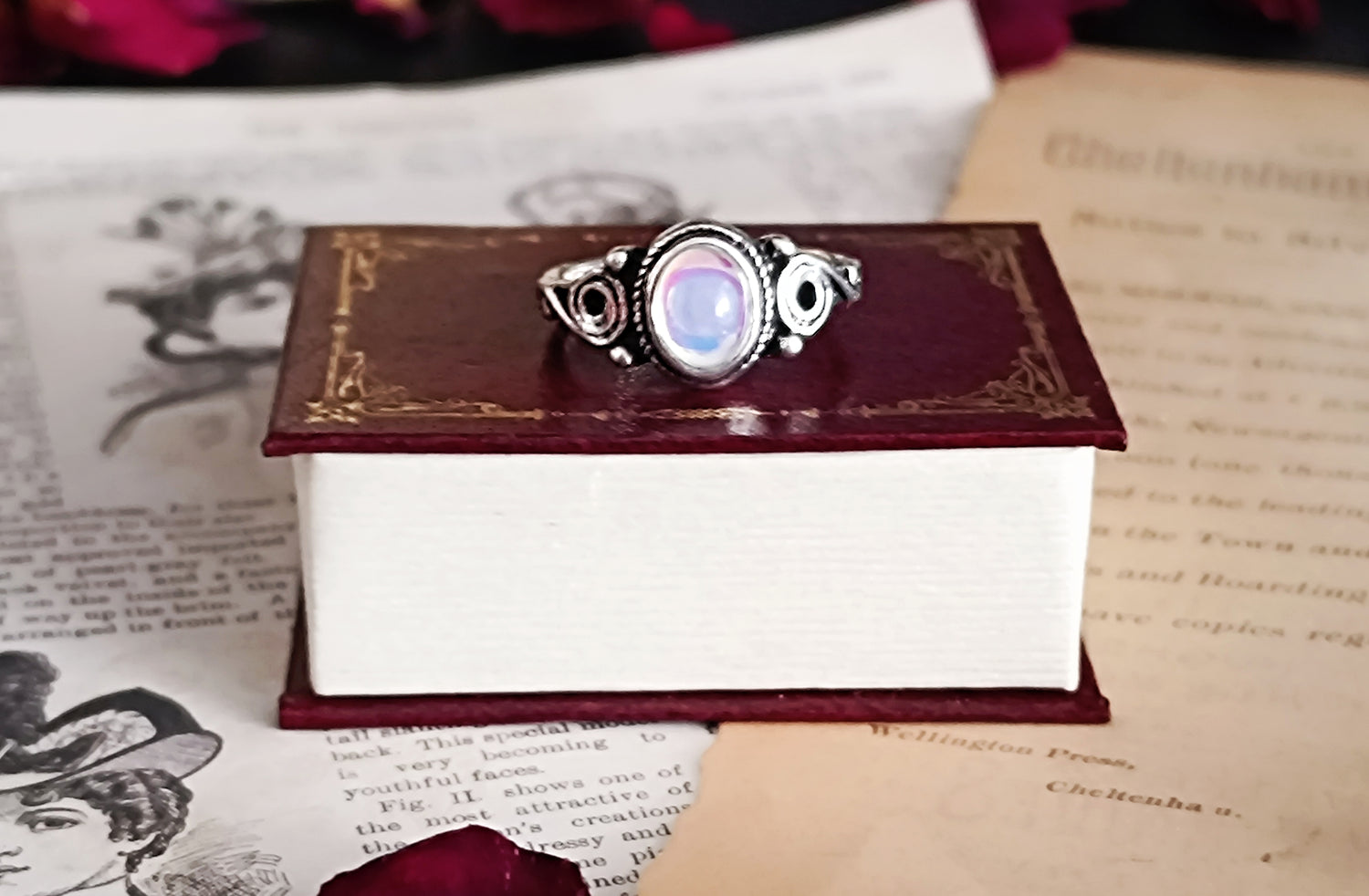 Mystischer Ring Silber mit schimmerndem Stein