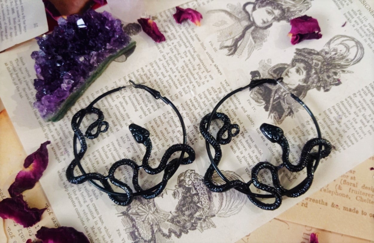 Schwarze Cobra Creolen