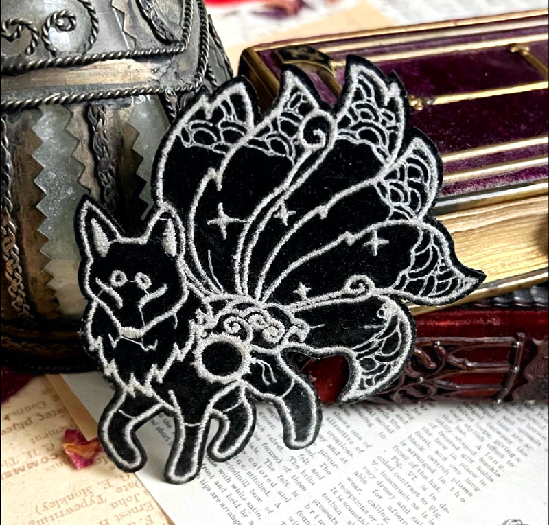 Mystic Celestial Six Tail Fox Iron On Patch – Hüter der Sternenschweife