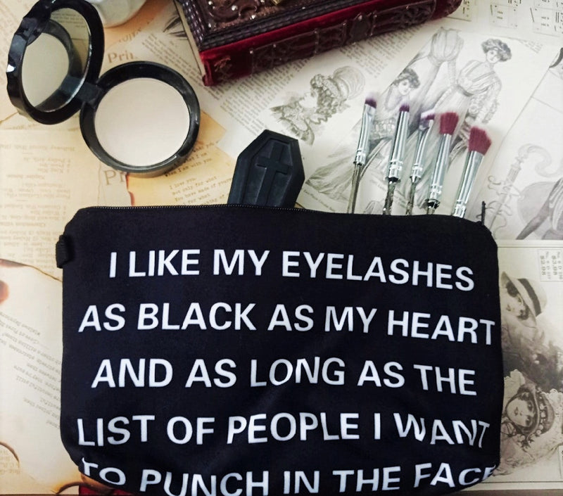 „Black as My Heart“ – Gothic Statement Kosmetiktasche