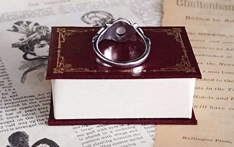 Mystischer Ring Silber mit schimmerndem Stein