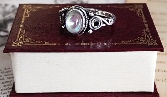 Mystischer Ring Silber mit schimmerndem Stein