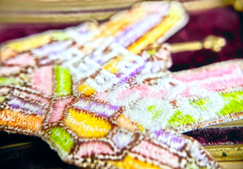 Crystal Queer Iron On Patch – Farben der Vielfalt, Kraft der Gemeinschaft