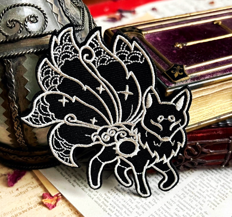 Mystic Celestial Six Tail Fox Iron On Patch – Hüter der Sternenschweife