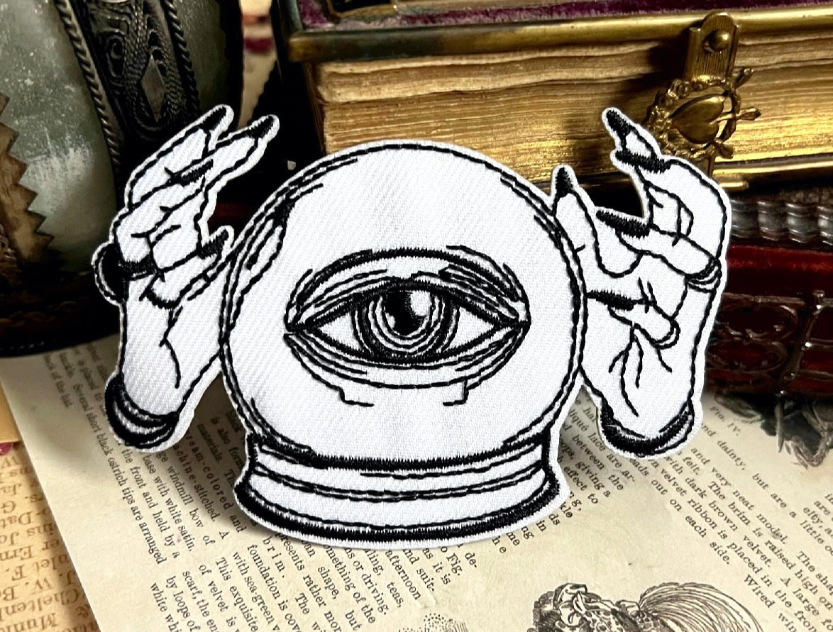 One Eyed Oracle Crystal Ball Iron On Patch - Auge des Schicksals