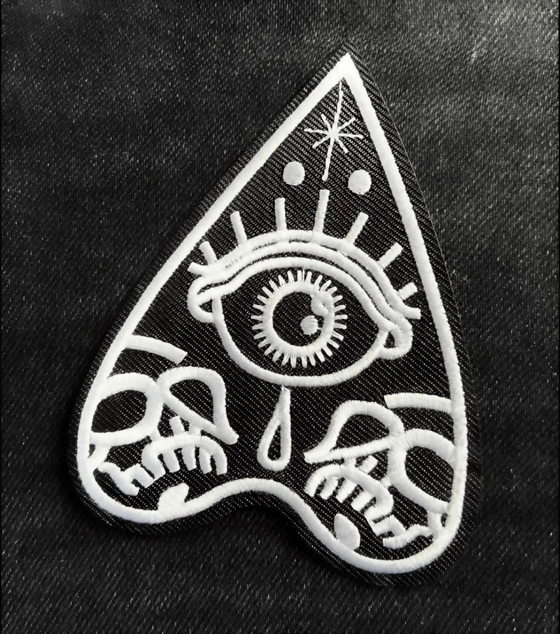 Mystic Ouija Planchette Iron On Patch – Das allsehende Auge der Magie
