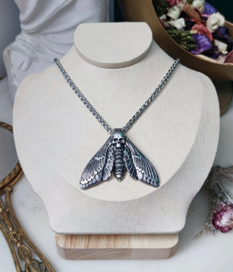 Death's-head hawkmoth Halskette – Pendant of Shadow & Transformation