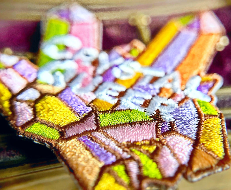 Crystal Queer Iron On Patch – Farben der Vielfalt, Kraft der Gemeinschaft