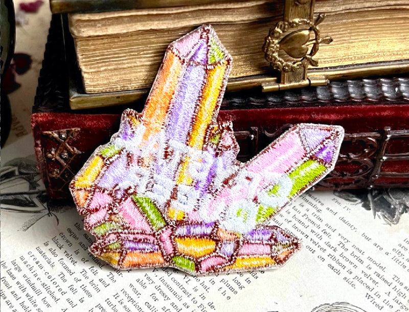 Crystal Queer Iron On Patch – Farben der Vielfalt, Kraft der Gemeinschaft