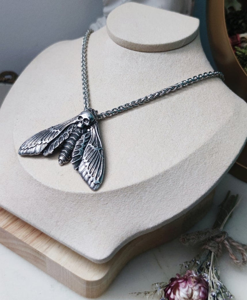 Halskette ''Skull Moth''