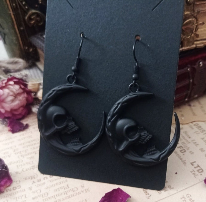 Crescent Skull Moon Ohrringe
