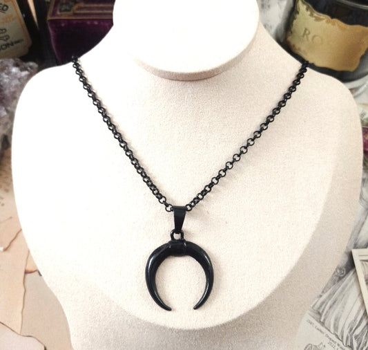 Black Crescent Moon Halskette