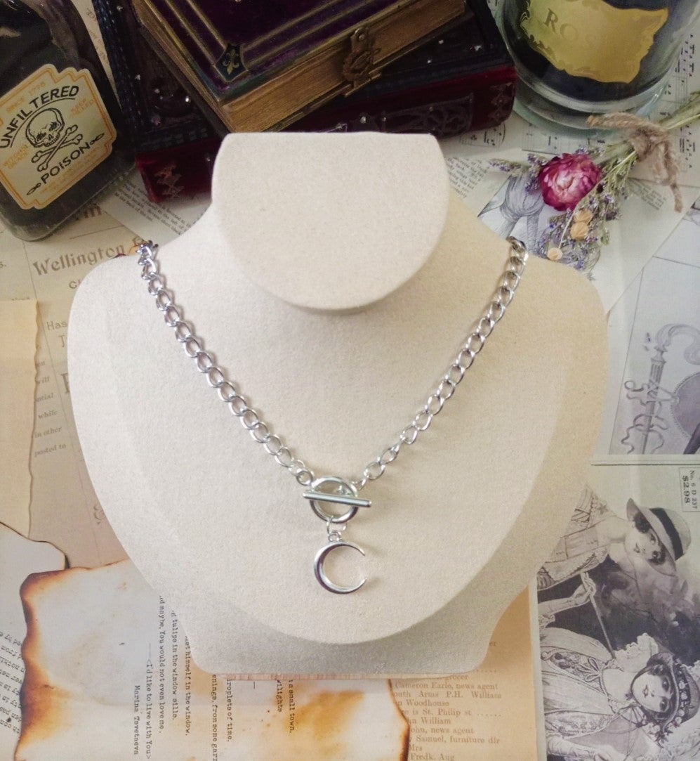 Crescent Moon Choker Halskette